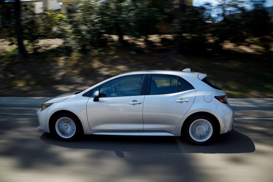  Toyota Corolla SE Hatchback 2018 года  (NA) (фото 17 из 30)
